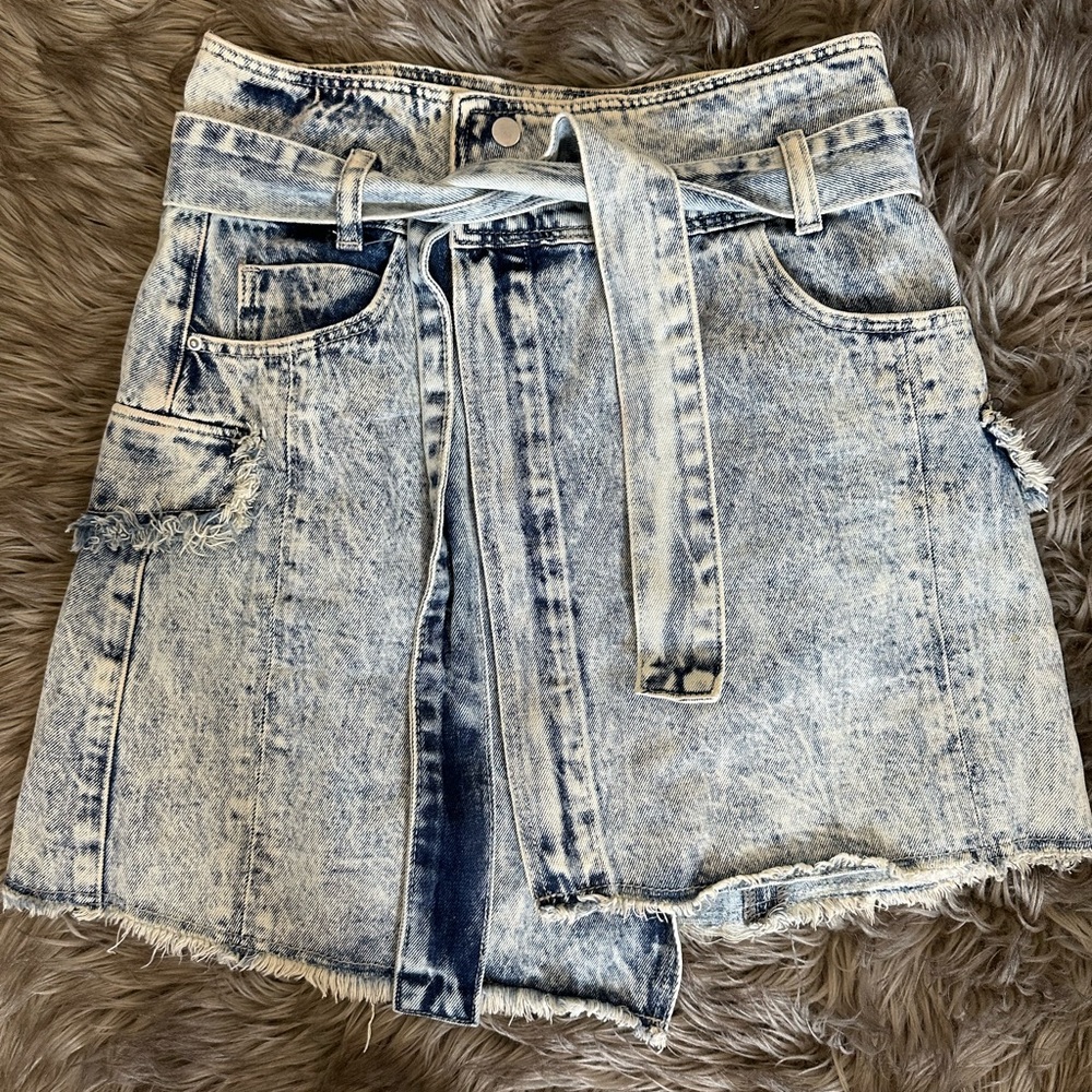 Denim skirt, size small